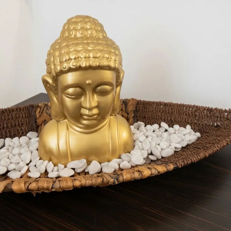 Goldener Buddha im Studio